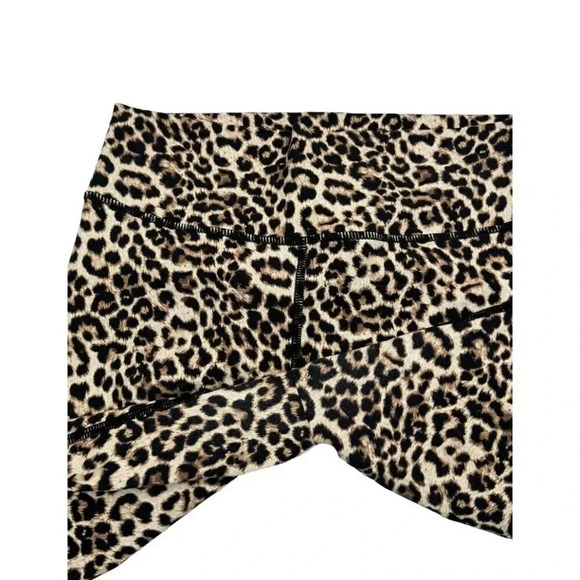 Zyia Active Leopard Brilliant Scrunch leggings - Picture 3 of 9